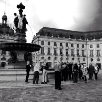 Touristes Place de la Bourse, Bordeaux © Nathalie Tiennot
